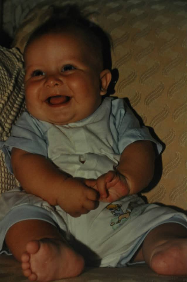 João bebê, sorrindo