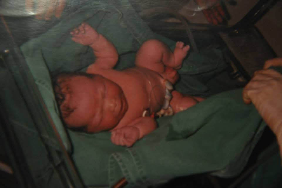 João recém-nascido, com 5,7 kg